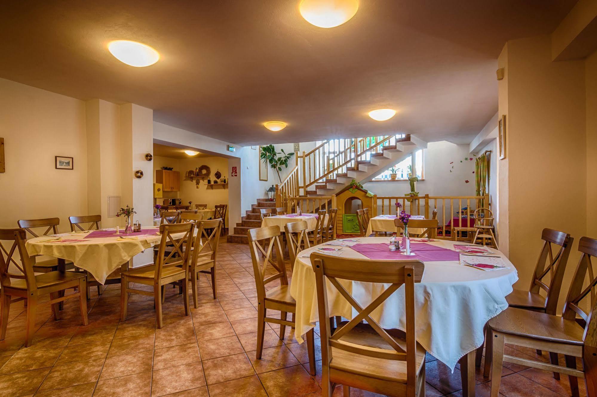 Hotel Villa Siesta Vysoke Tatry Bagian luar foto
